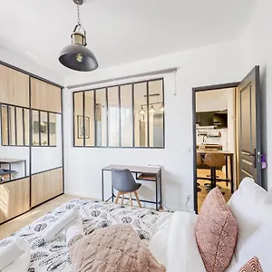  Apartment Metro 14 Et Le Metro 7 A 6 Minutes A Pied Emplacement Strategique Parking Gratuit